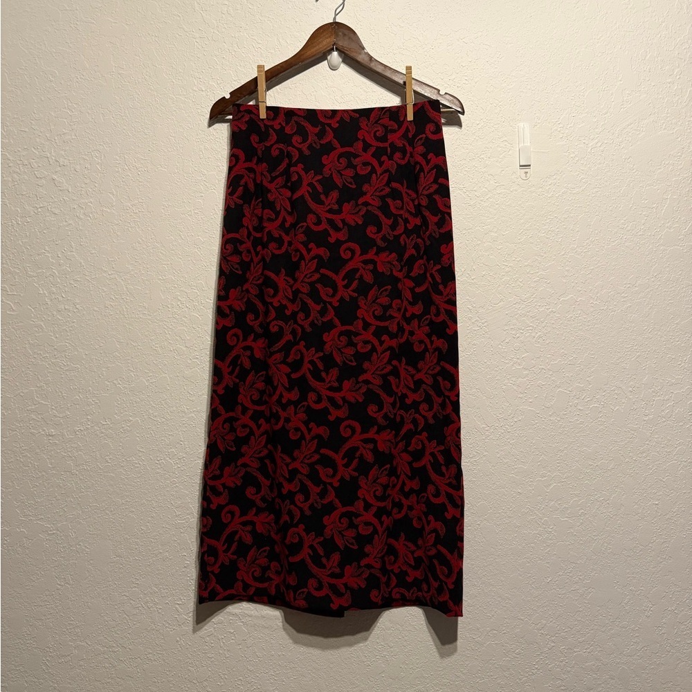 Briggs New York Black Red Floral Pleated Midi Skirt Back Slit Modest Size 8P
